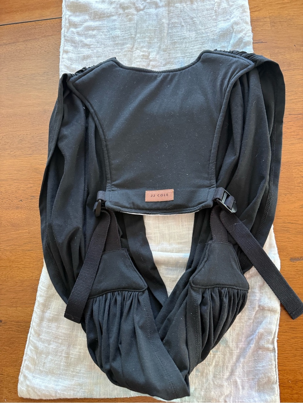 black JJ Cole Agility Flex Stretch featuring soft, stretchy fabric buckles